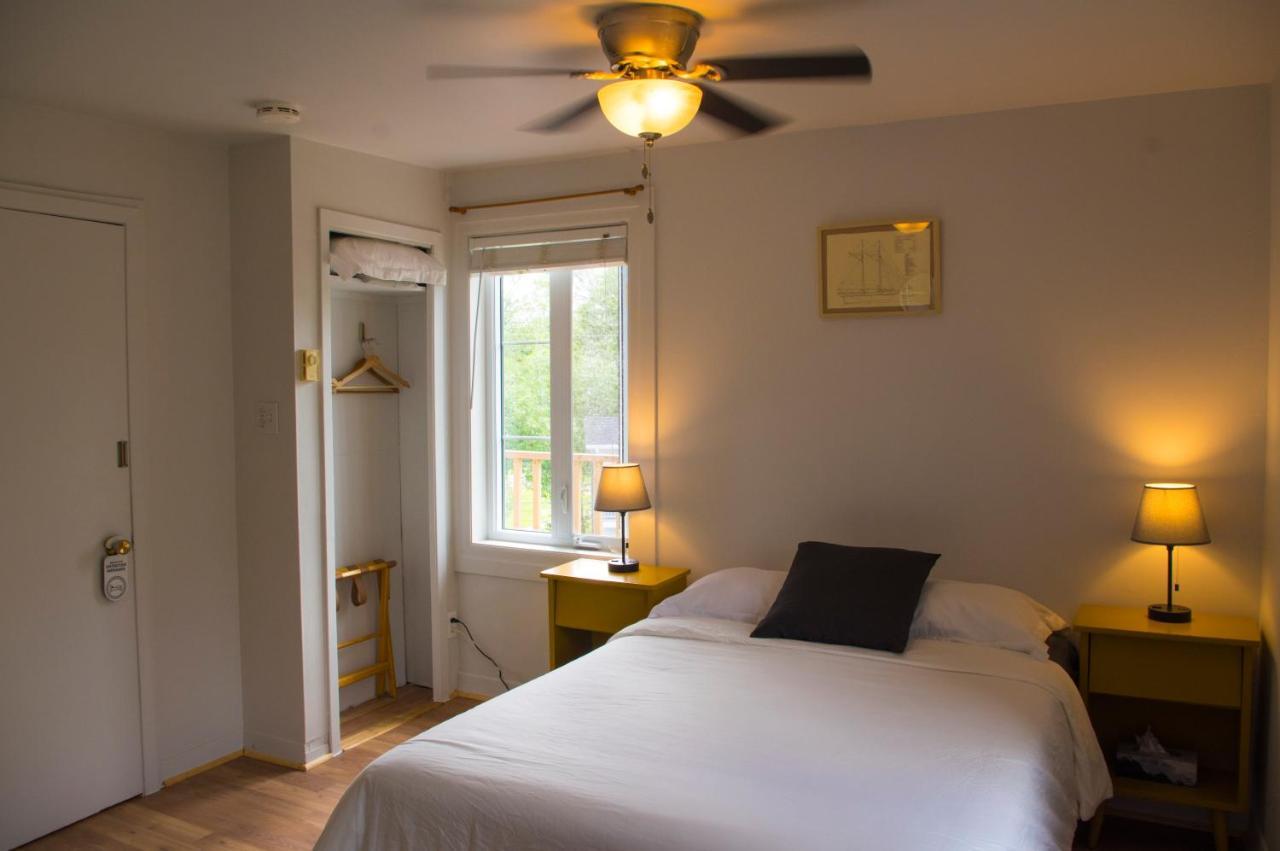 Auberge De La Rive De Charlevoix - Auberge De Jeunesse Familiale Pour Voyageurs De Tous Ages Saint-Joseph-de-la-Rive Екстериор снимка