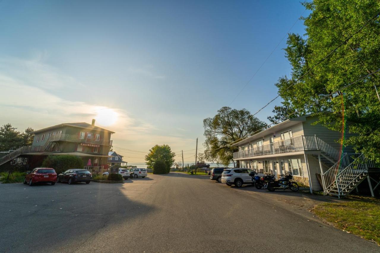 Auberge De La Rive De Charlevoix - Auberge De Jeunesse Familiale Pour Voyageurs De Tous Ages Saint-Joseph-de-la-Rive Екстериор снимка