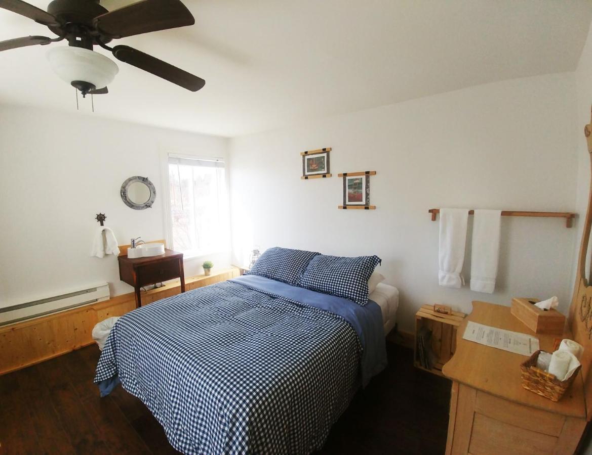 Auberge De La Rive De Charlevoix - Auberge De Jeunesse Familiale Pour Voyageurs De Tous Ages Saint-Joseph-de-la-Rive Екстериор снимка