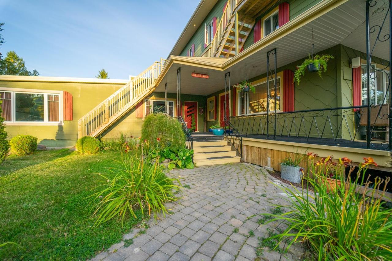 Auberge De La Rive De Charlevoix - Auberge De Jeunesse Familiale Pour Voyageurs De Tous Ages Saint-Joseph-de-la-Rive Екстериор снимка